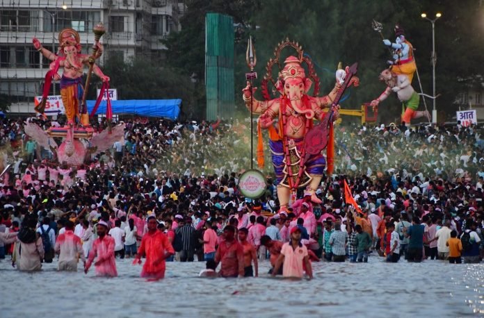 Mumbai Bids Farewell to Lord Ganesh and Goddess Gauri