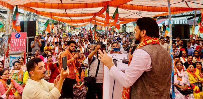 Anurag Thakur Criticizes Dynastic Politics for 75 Years of Isolation in J&K